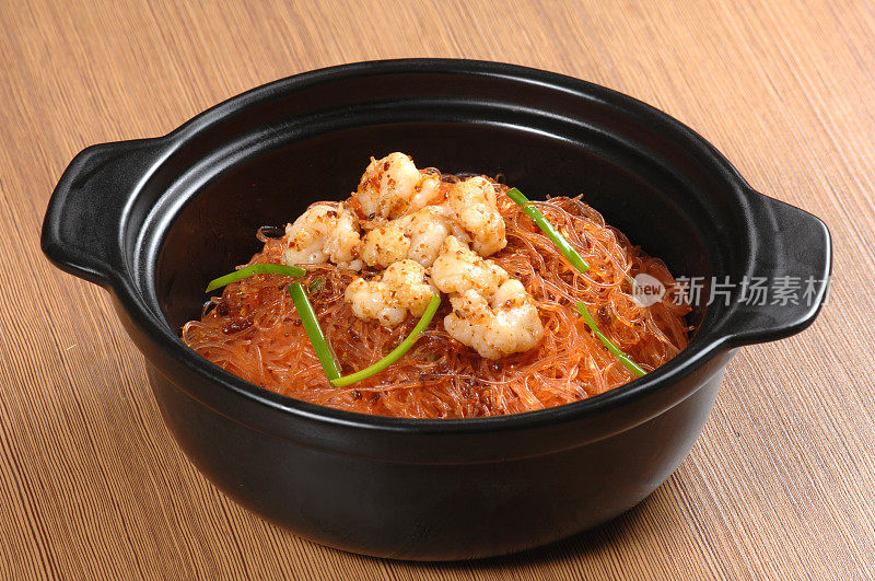 XO sauce Fried shrimps and vermicelli in clay pot (XO酱鲜虾粉丝煲)